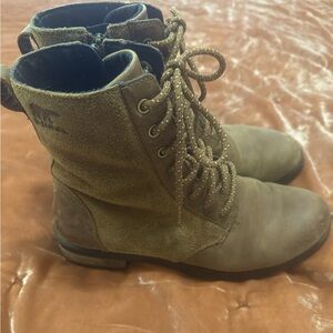 Sorel Emelie short lace boot size 7.5